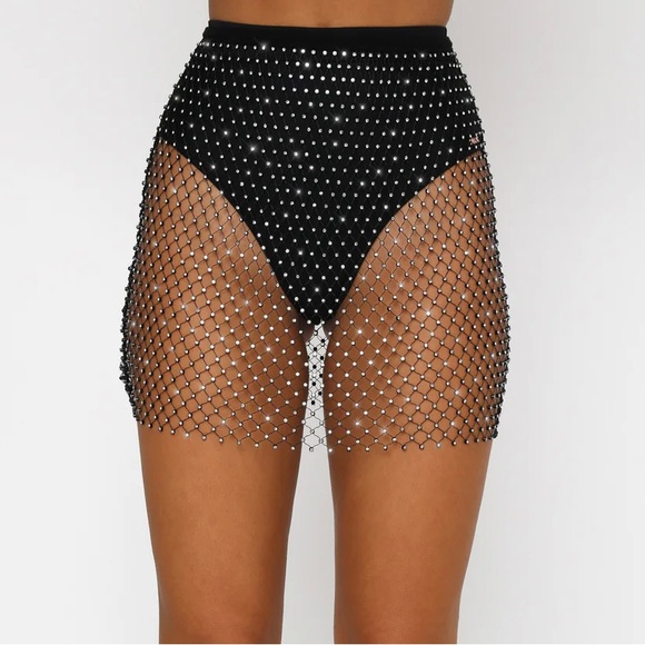White Fox Boutique Other - NWT WHITE FOX SWIMSUIT SKIRT!! SIZE S🖤🖤